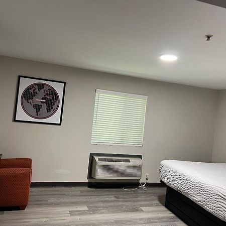 High Falls Inn & Suites Екстер'єр фото