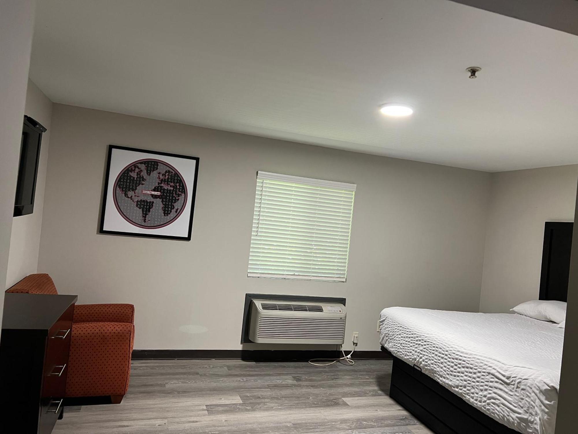 High Falls Inn & Suites Екстер'єр фото