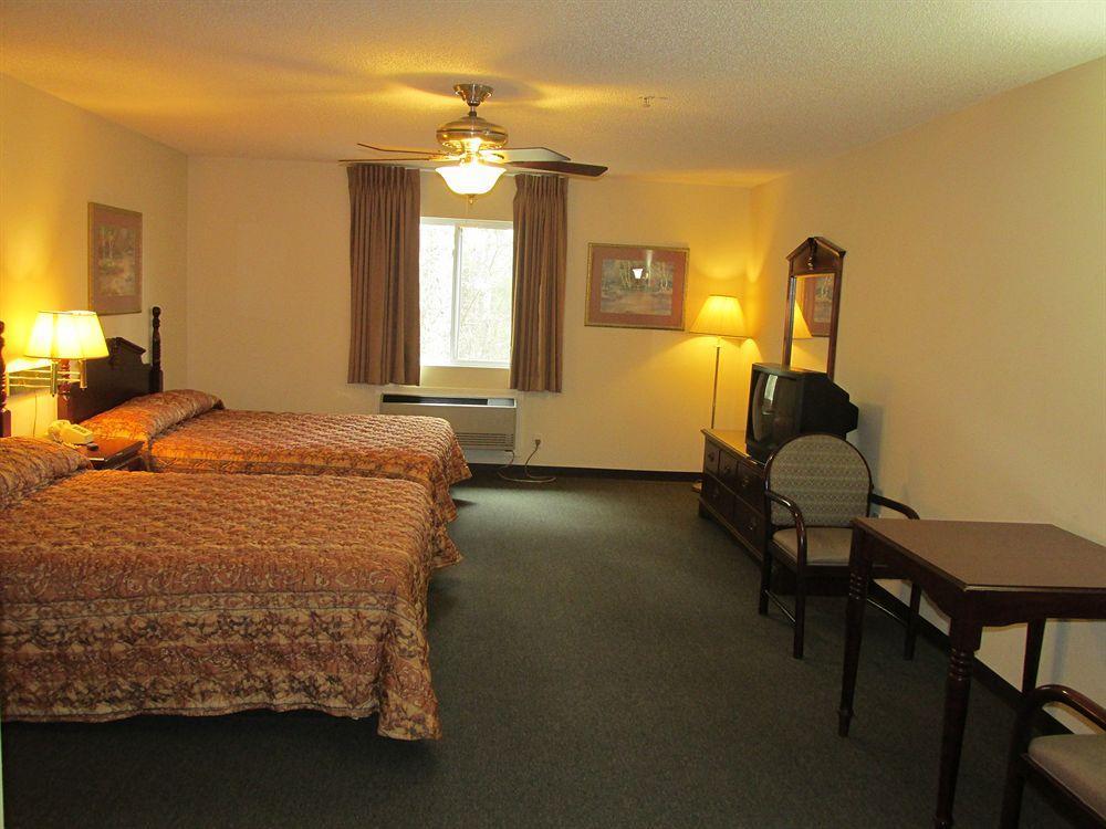High Falls Inn & Suites Екстер'єр фото