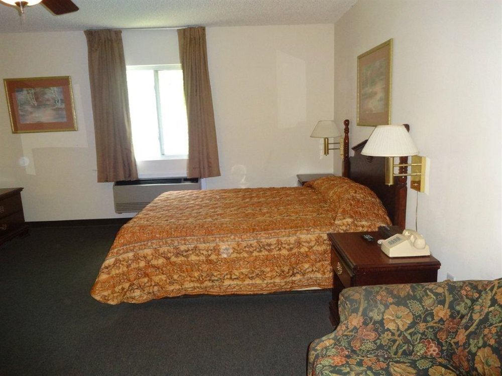 High Falls Inn & Suites Екстер'єр фото