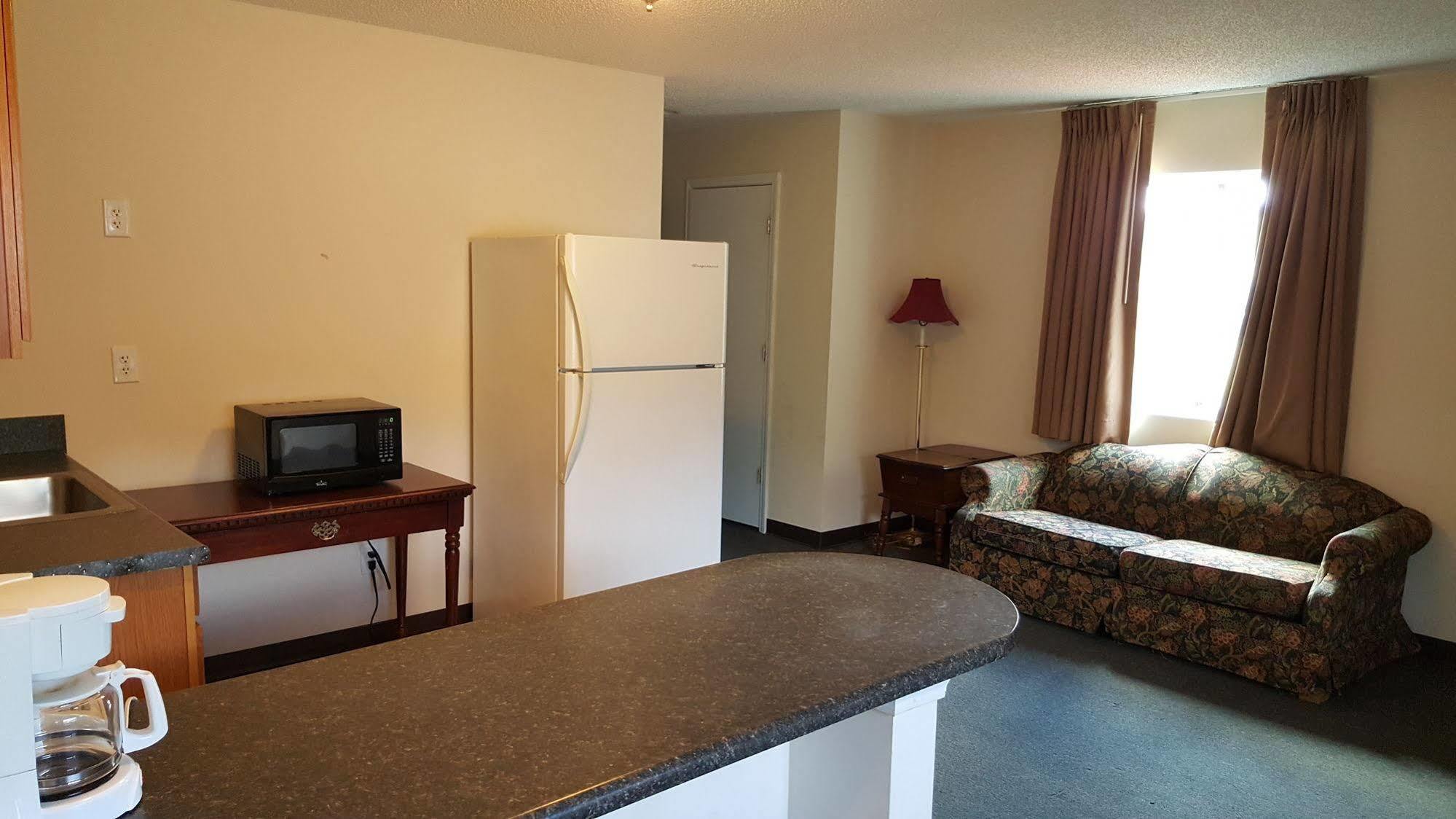 High Falls Inn & Suites Екстер'єр фото
