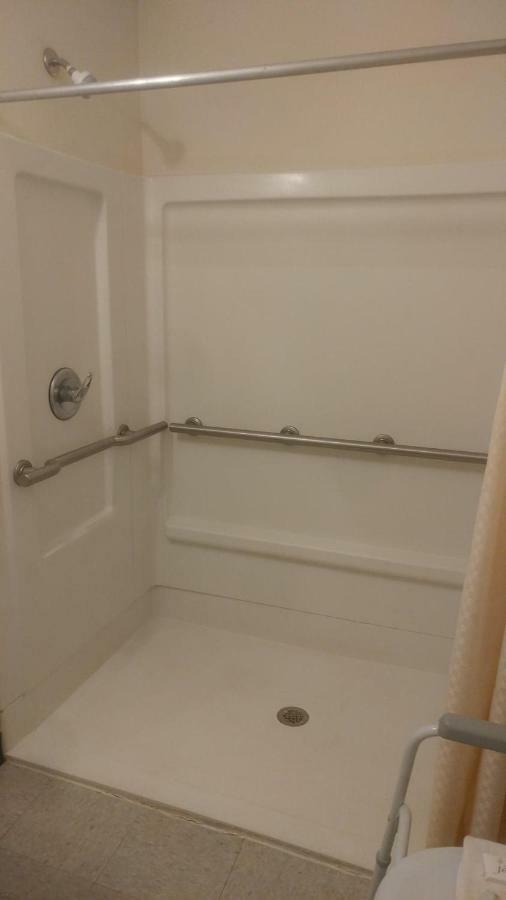 High Falls Inn & Suites Екстер'єр фото